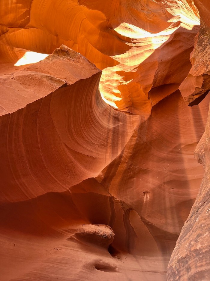 The Light Induced Colors of Antelope Canyon