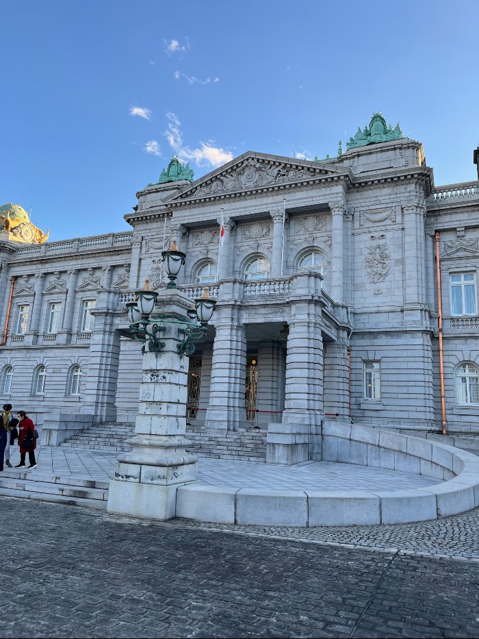 A quick pic of the Main Entrance into the Palace as I was leaving for the station...
