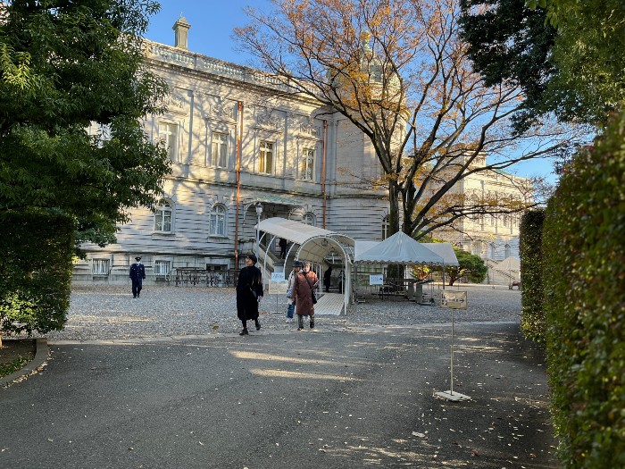 One of the entrances to the palace; buy tickets here